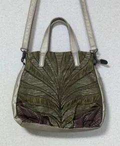 オリーブグリーンの葉模様ハンドバッグ