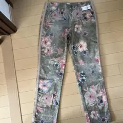 パンツ　長ズボン　花柄　新品のサムネイル