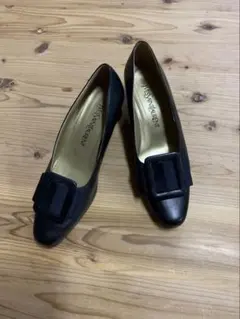 イヴ・サンローラン　パンプス