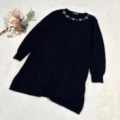 【アース ミュージック】襟元ビジューニットワンピース Aライン ブラック