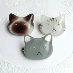 B級品　猫ブローチ　ハンドメイド