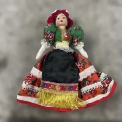 ハンガリー ブダペスト 刺繍 人形 ドール 民族衣装 - メルカリ