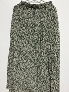 花柄プリーツロングスカート　濃いめ緑　春夏向け　ウエストゴムのサムネイル