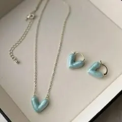 【新品】ハート型ネックレス＆ピアス セット 淡色グリーン×ゴールド 高見え