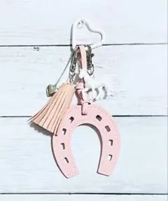 じゃらじゃらキーホルダー バッグチャーム 馬 レザー蹄 タッセル ライトピンク