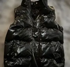 ブラック ダウンベスト 光沢仕上げ