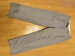 グレー スラックス バックポケット付き