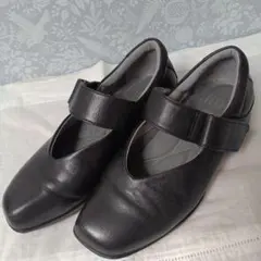 お値下げ☆fitfit 22.0　ベルト付きブラックパンプス　定価14000円