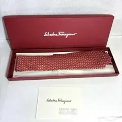 Salvatore Ferragamo ネクタイ　赤　シルク 箱付き