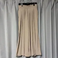 ユニクロ　UNIQLOレーヨン混　ワイドパンツ　タックフレアスカンツ　ベージュ