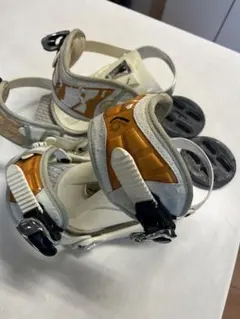 スノーボードビンディング ホワイト/オレンジ S/M ジャンク　着払い