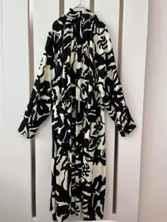 【H&M 】未使用 フラワー柄 ワンピース ブラック系 XL