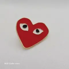 レッド プレイ PLAY ハートアイ ピンズ ピンバッジ（送料無料）匿名配送