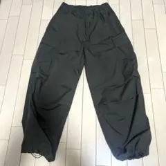 GU スーパーワイドカーゴパンツ　カーキ　XS