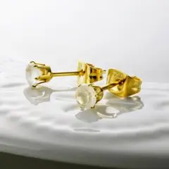 サージカルステンレス ムーンストーン ピアス 4mm