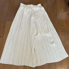 ユニクロ　プリーツ　スカート　パンツ