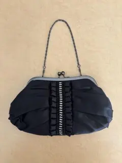 フリル　ビジュー装飾　黒サテン　パーティーバッグ　チェーン付き