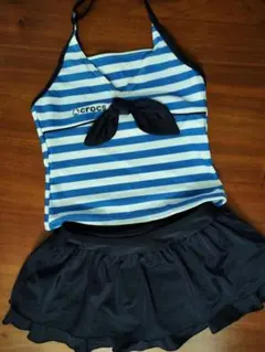 crocs 女の子セパレート水着　青と白のストライプ水着セット　130㌢
