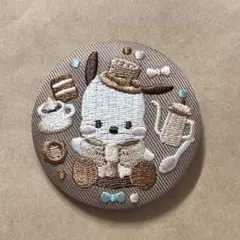 刺繍缶バッチ【ポチャッコ】