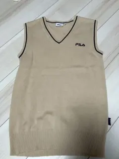 FILA ニットベスト　ベージュ　Sサイズのサムネイル