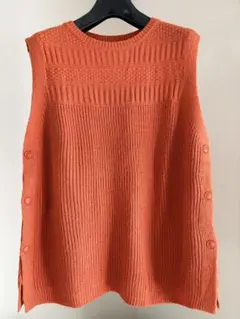 オレンジ サイドボタン ニットベスト