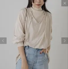 美品　【Loungedress】2WAYギャザーブラウス　ベージュのサムネイル