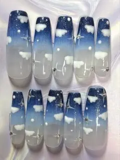 青空と雲のネイルチップ