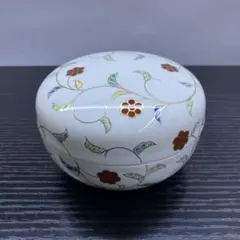 橘吉 ボンボニエール 陶器製 唐草模様 白磁 丸型 蓋付き 小物入れ 小物収納