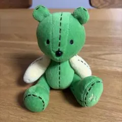 緑と黄色のクマ型ぬいぐるみ