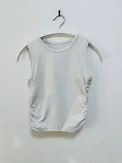 Lululemon タンクトップ アイボリー　ギャザー入り