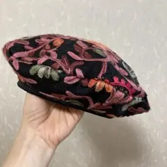 FERRUCCIO VECCHI イタリア製　刺繍入り黒ベレー帽