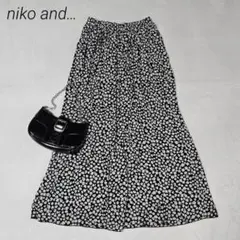 美品✨ニコアンド/花柄プリーツロングスカート/Aライン/ウエストゴム/モノトーンのサムネイル