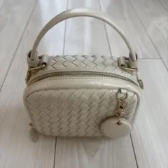 COLE HAANアイボリー 編み込みレザー ショルダーバッグ