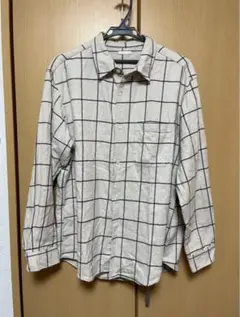 ベージュ シャツ