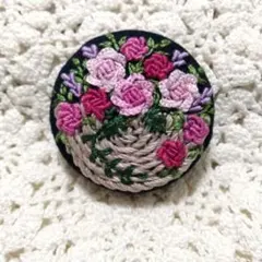 83.刺繍ブローチ　ハンドメイド