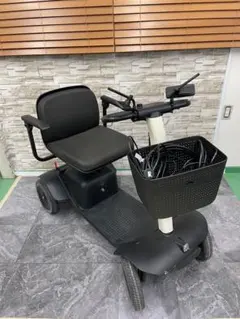 ☆年末セール☆中古美品☆WHILL Model C2 電動車いす シニアカー 白
