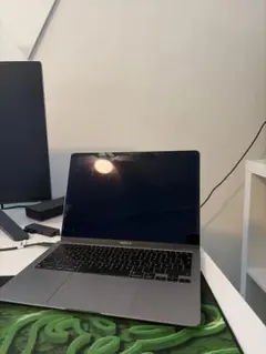 MacBook Air M1 16GB 256GBのサムネイル