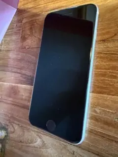 Apple iPhone SE 本体64GB ホワイト　第3世代