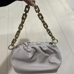 ライトグレー 合成皮革 クラッチバッグ ゴールドチェーン