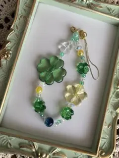 【ハンドメイド】ビーズストラップ　じゃらじゃらキーホルダー　クローバー
