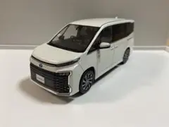k*8様 【新品未使用】トヨタ⭐︎カラーサンプルミニカー！新型VOXY⭐︎ホワイ Amazon | 1/30 トヨタ 新型ヴォクシー S-Z VOXY 2022年モデル