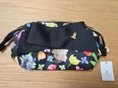 LANVIN en Bleu花柄ポーチ ロゴ パール リボン　フラワープリント