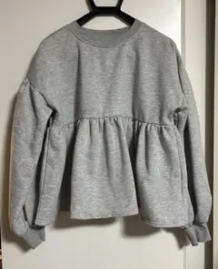 ペプラムスウェット