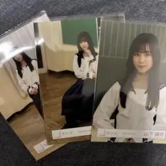 櫻坂46 山下瞳月 生写真 「夏の近道」MV衣装 ヒキ 座り チュウ①