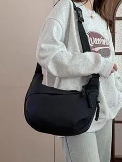 ショルダーバッグ☆斜めがけバッグ☆ブラック☆ボディバッグ☆シンプル☆