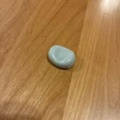 淡い青色の楕円形箸置き