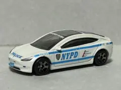 マッチボックス 1/64 NYPD テスラ モデル 3