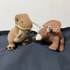 ジュラシックワールド　トリケラトプス　ティラノサウルス　ぬいぐるみ