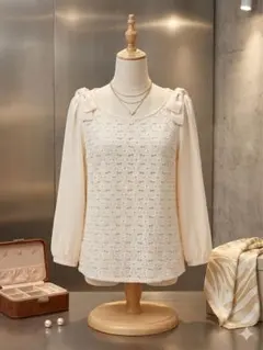Couture broochクリーム色 レース シフォン 長袖ブラウスのサムネイル