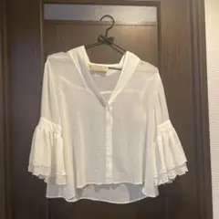 春服　me &me couture 七分袖フリルブラウスのサムネイル